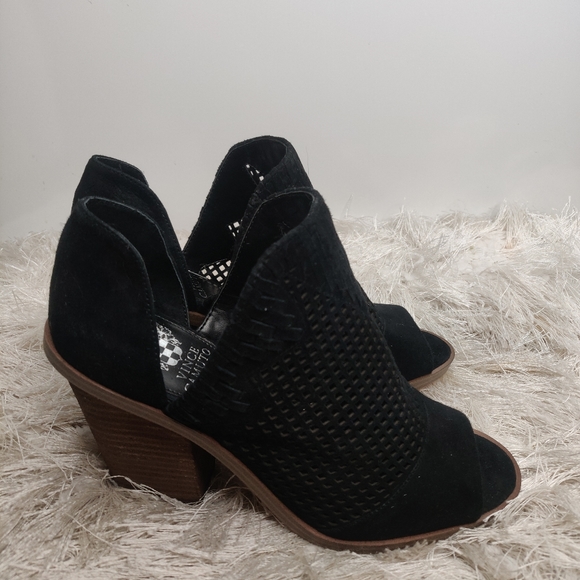 Vince Camuto cut out heels sz 9 - Picture 3 of 7
